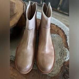 Free People Two-Tone Tan and Cream Leather Zip Ankle Boots